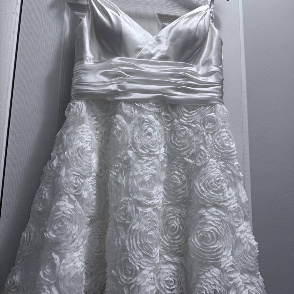 Elegant White Floral Wedding Dress